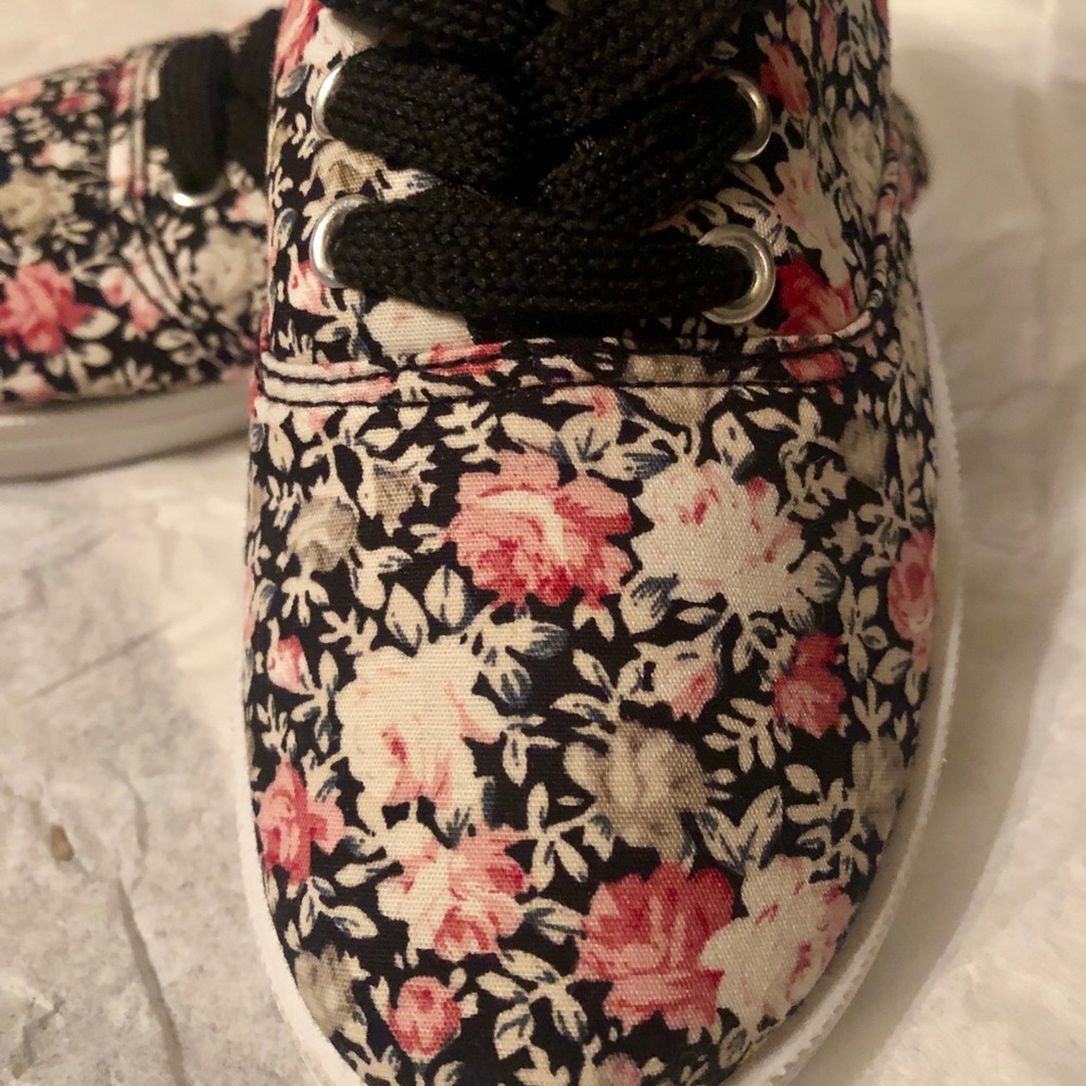 Converse style sneaker shoes girls